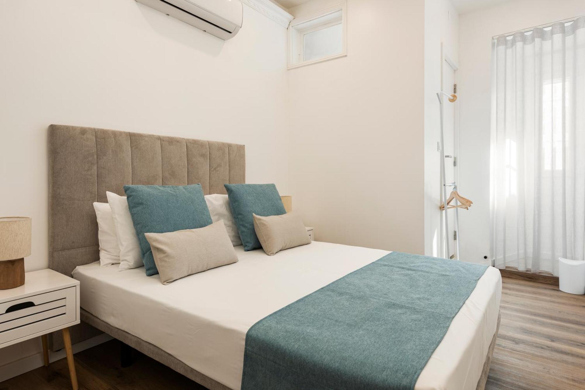 Madalena Hostel E Suites Фару Екстер'єр фото
