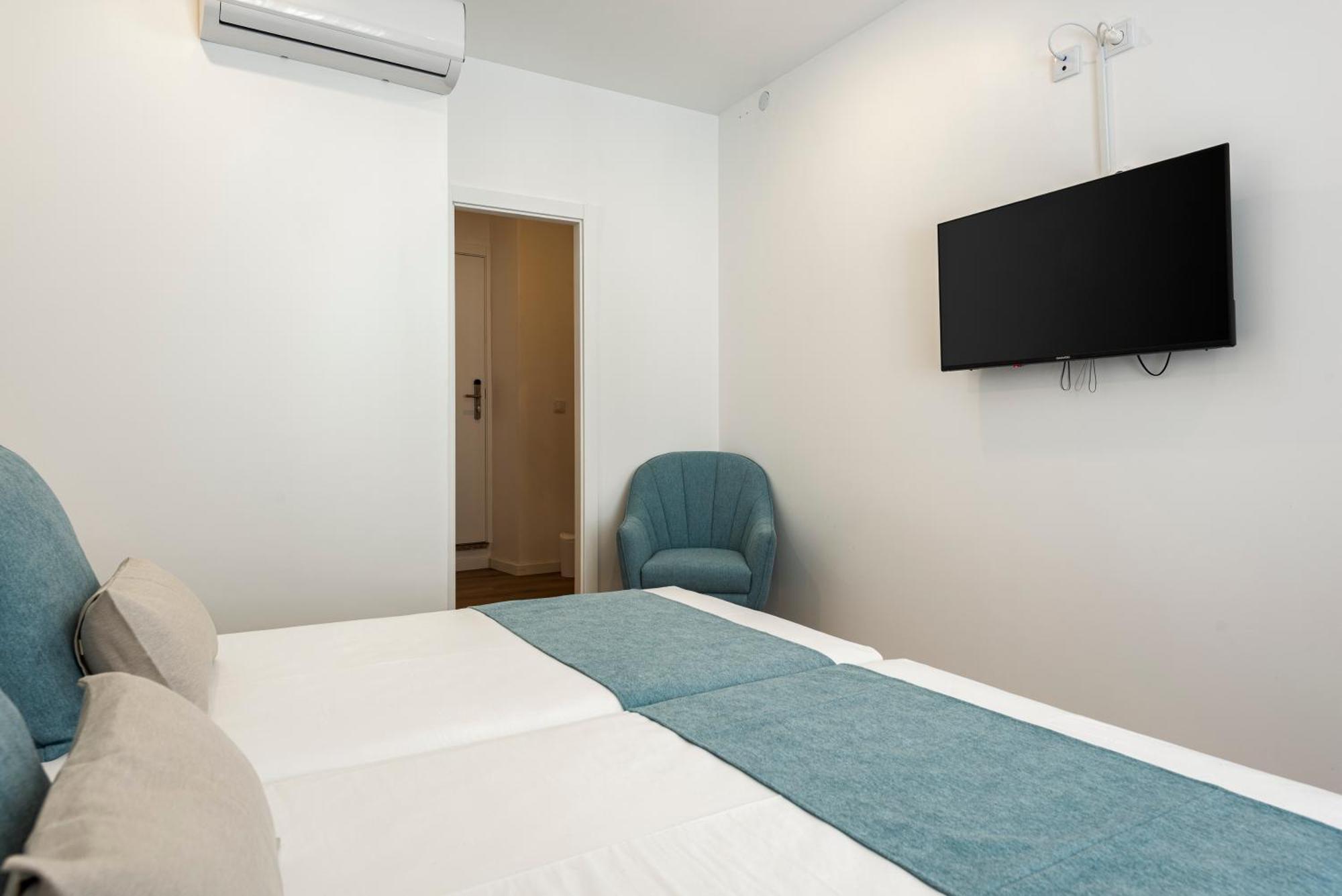 Madalena Hostel E Suites Фару Екстер'єр фото